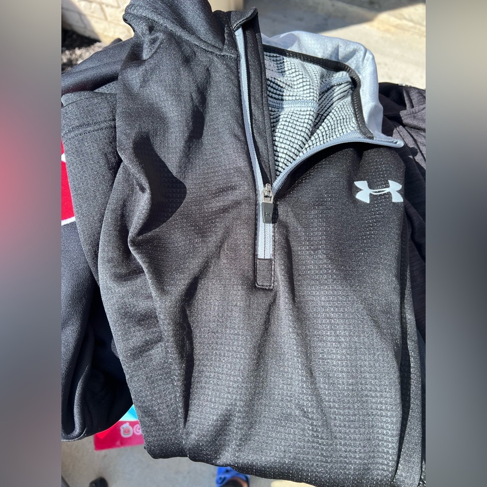 Men’s under Armour  half zip sweater